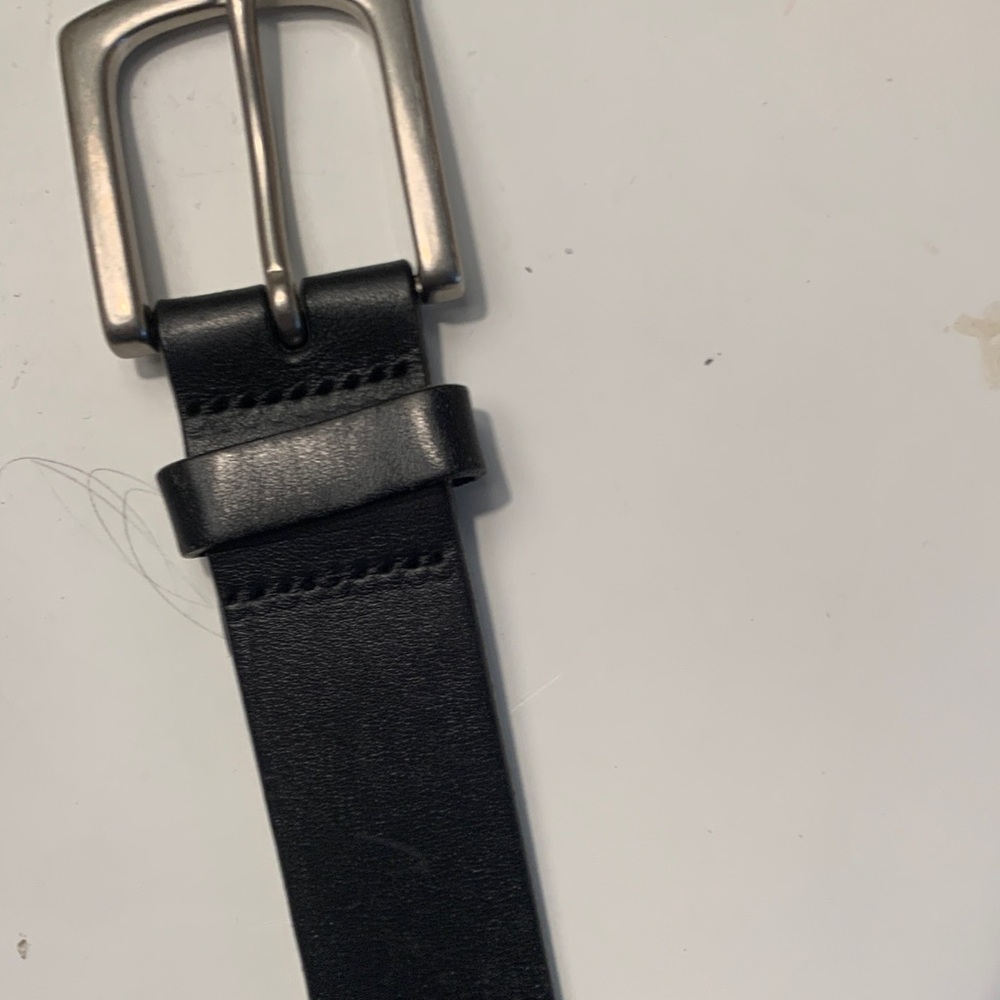 Gap Men's Black Leather Belt with Silver Buckle size 42. Preowned